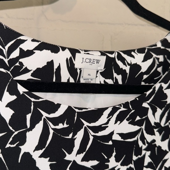 J crew blouse scalloped hem overlap back lined XL NWT abstract floral - Picture 2 of 6